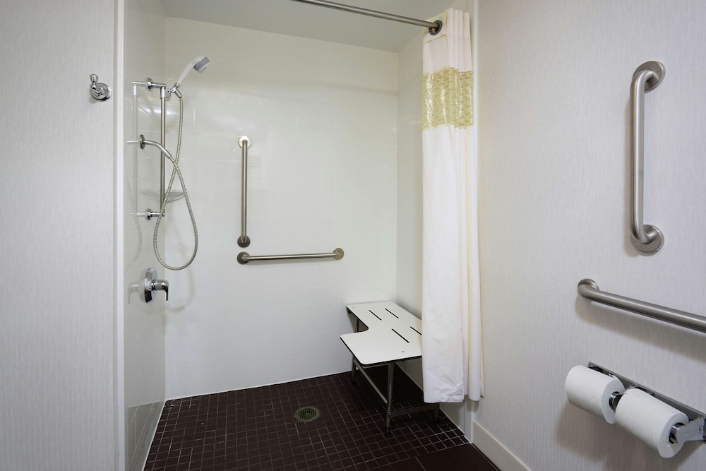 Hampton Inn Martinsville - photo 33