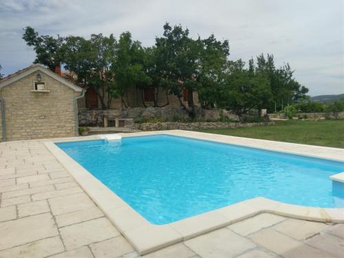 Family friendly house with a swimming pool Popovici Zagora 14074 — 4-Star Luxury Hotel in Benkovac, Croatia