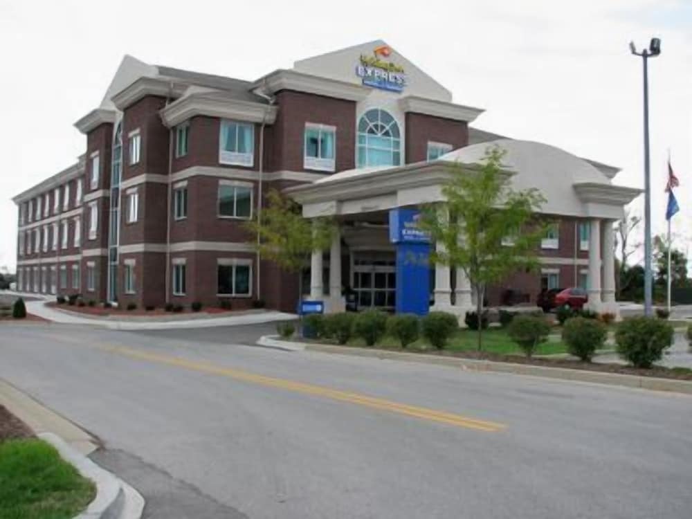 Holiday Inn Express Hotel & Suites Frankfort by IHG - photo 38