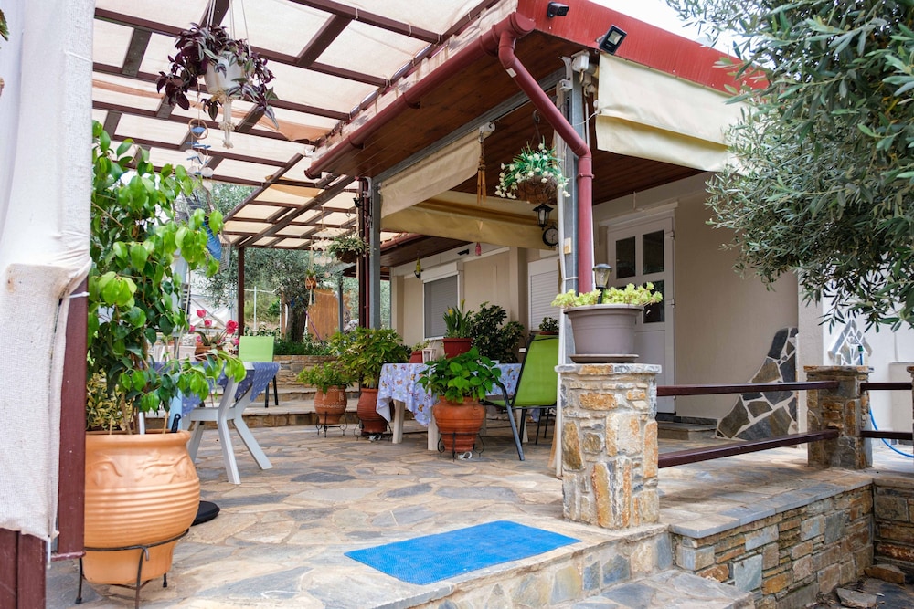 Effie’s Maisonette With Detached Studio — Almyros — photo 3