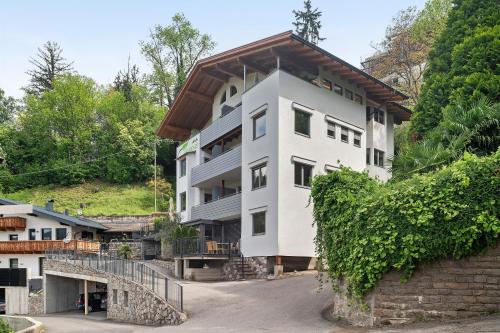 Passerhaus Schenna — 4-Star Luxury Hotel in Scena, Italy