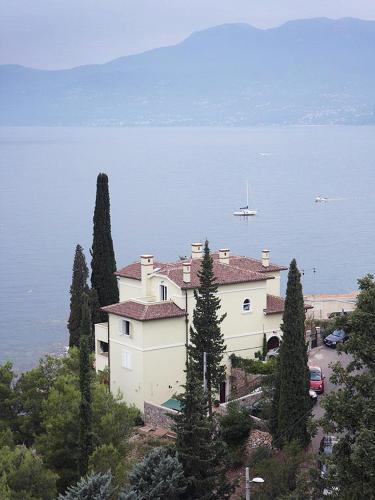 Apartments Villa Nora — 4-Star Luxury Hotel in Rijeka, Croatia