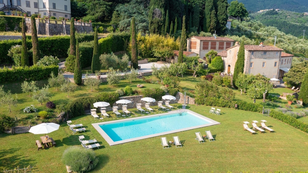 Villa Primo Sole 22 Emma Villas — 4-Star Luxury Hotel in Lucca, Italy