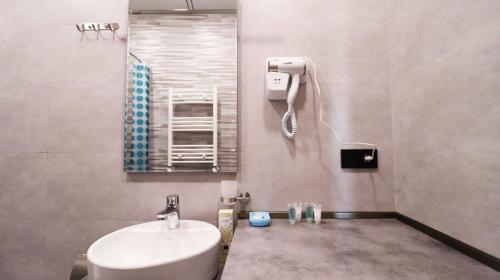 Newly Renovated Stylish 1BR Apartment For 4