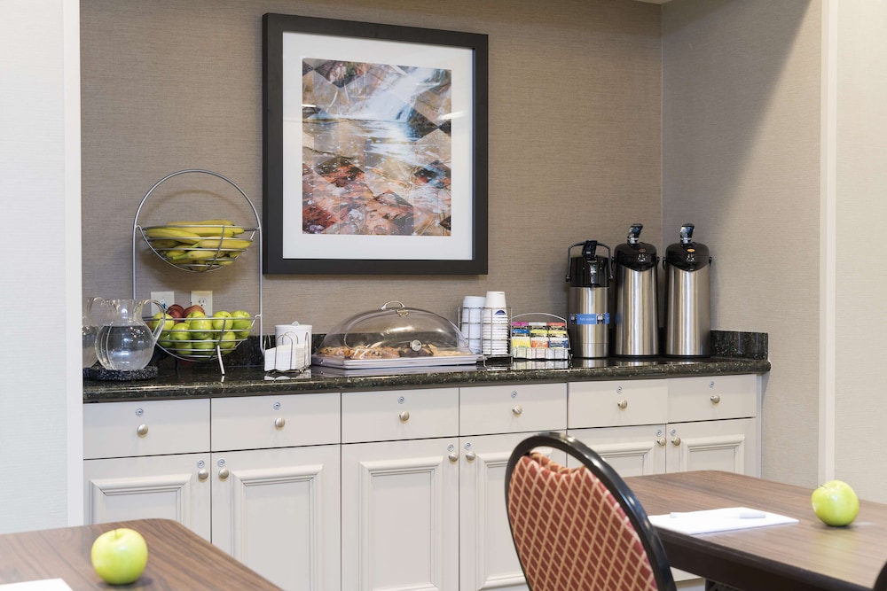 Hampton Inn & Suites Hartford Manchester - photo 43