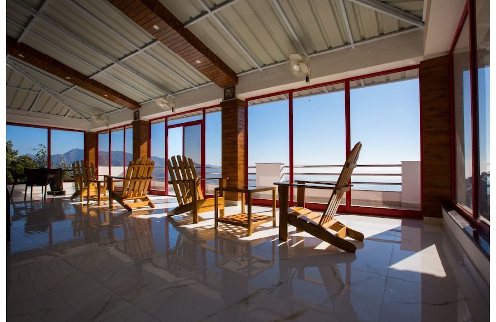 Blue Pine Resort — hotel in Lansdowne