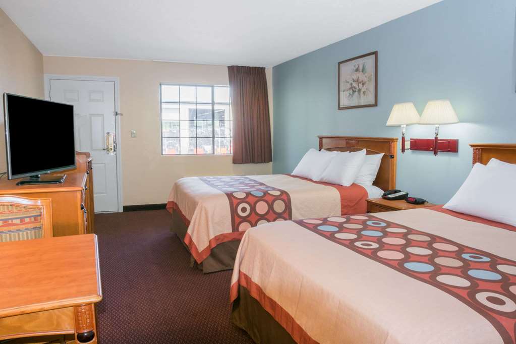 Super 8 by Wyndham Sealy - photo 16