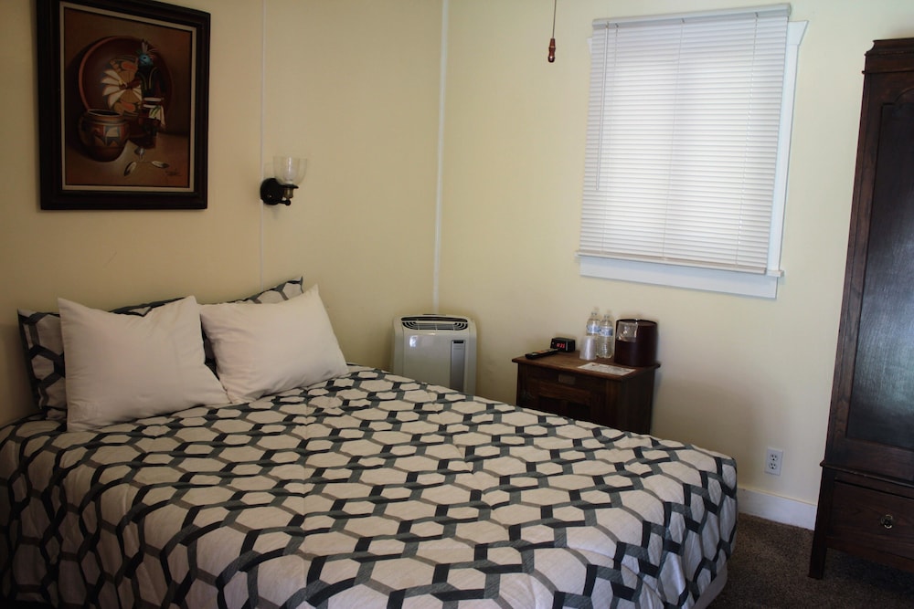 Shep's Miners Inn - photo 13