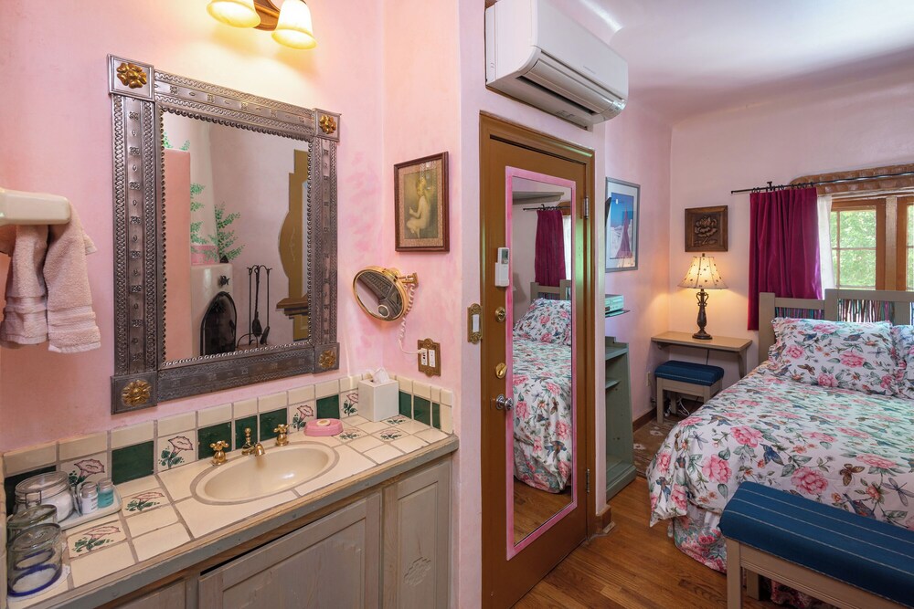 Inn on La Loma Plaza - photo 34