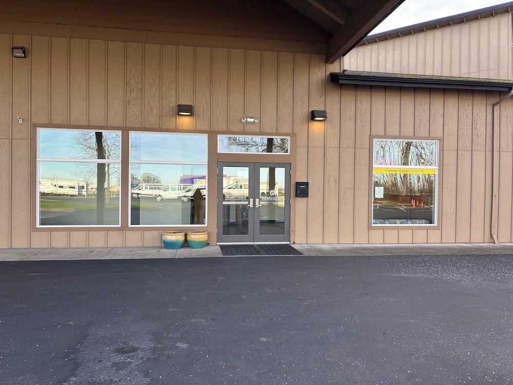 Life Northwest RV & Lodging - photo 18