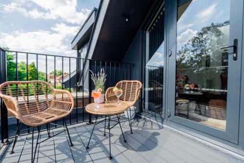 Superb Top Floor 1 Bedroom Flat With Charming Two Balconies — 4-Star Luxury Hotel in London, United Kingdom