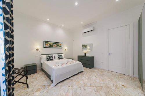 Vaccaro 23 City And Sea 50m Dal Mare & a Pochi Minuti a Piedi Dal Centro — 4-Star Luxury Hotel in Bari, Italy