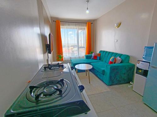Secure 1 bedroom lounge & 24hr cafeteria service