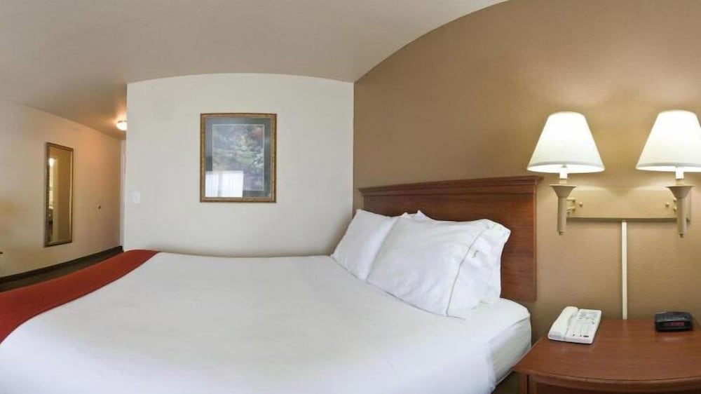 Garner Hotel Brookings by IHG - photo 2