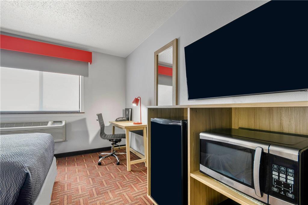 Super 8 by Wyndham Eveleth - photo 32