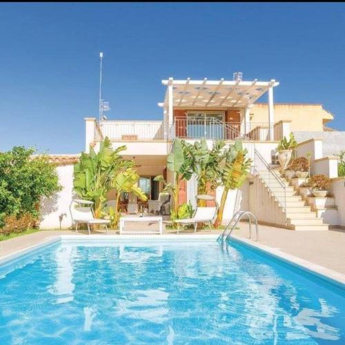 Queen's Bay - last minute hotel in Unknown City