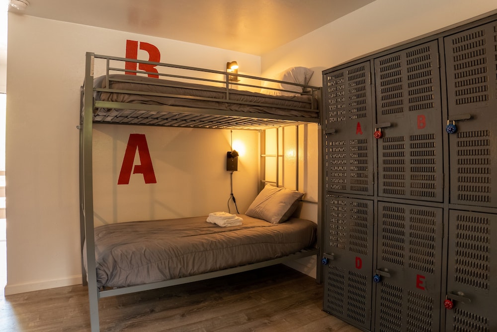 The Junction Hotel and Hostel - photo 8