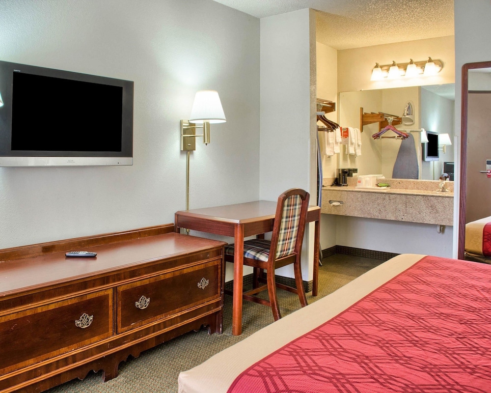 Econo Lodge Richmond VA - photo 9