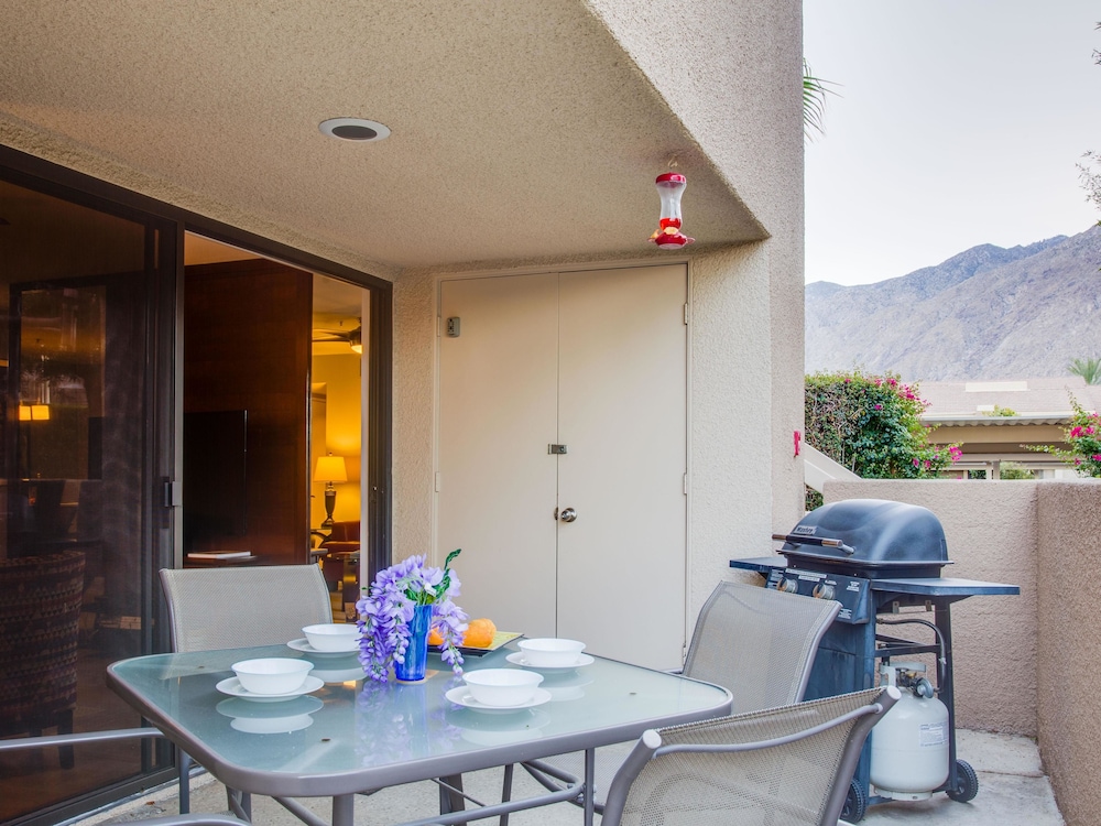 Double Down Hideaway Apartment 2 — 4-Star Luxury Hotel in Palm Springs, United States