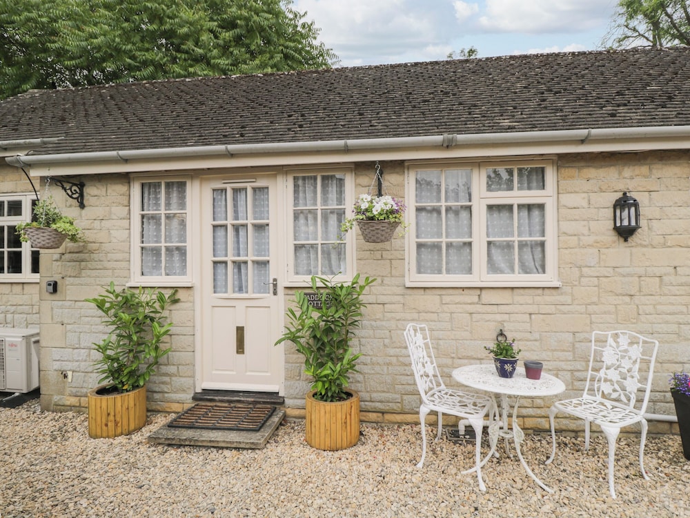 Paddock Cottage — 4-Star Luxury Hotel in Malmesbury, United Kingdom