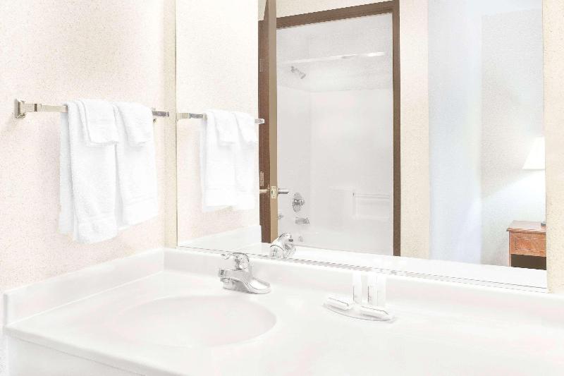 Quality Inn & Suites Willows - photo 11