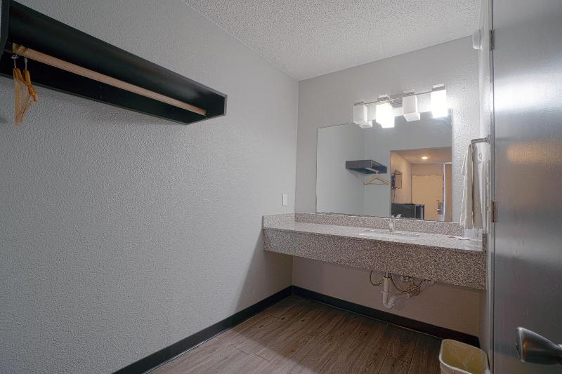 Hotel Comfort Stay by OYO Texarkana East AR I 30 - photo 51