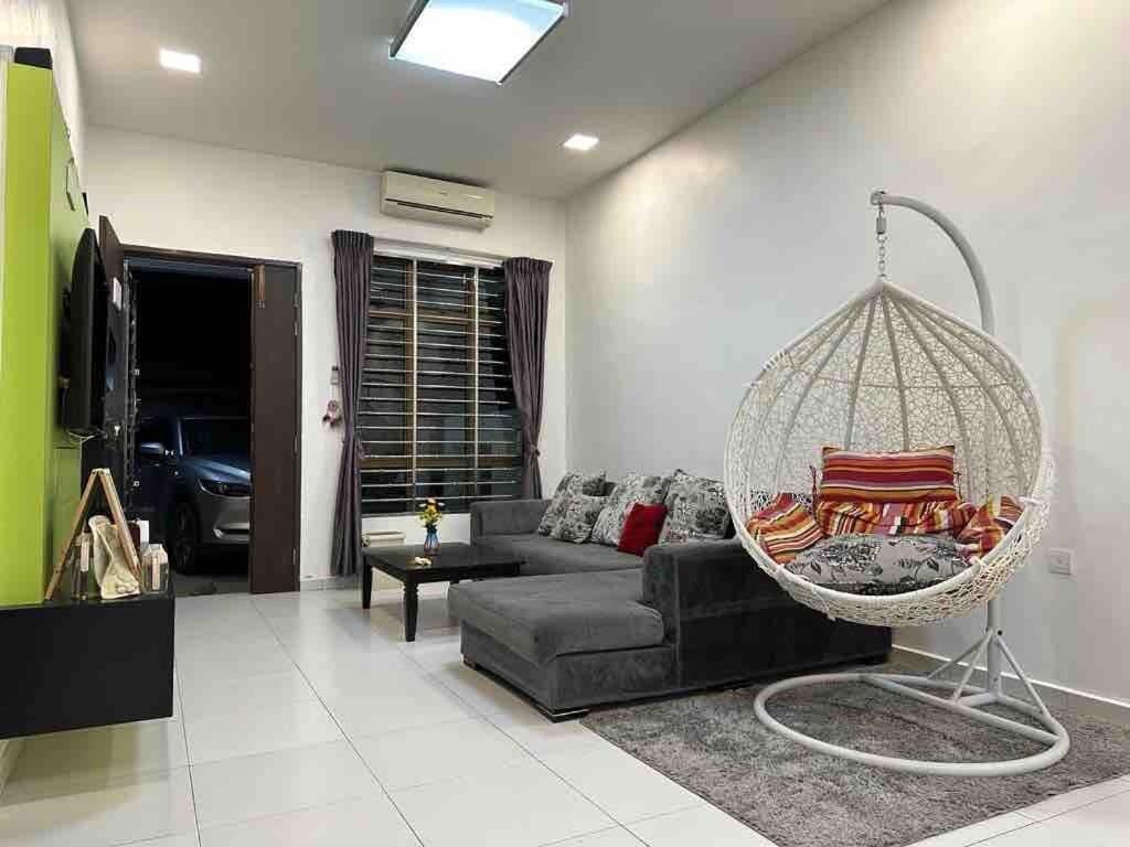 简 民宿 居銮绿园 J Home Kluang Indah — 4-Star Luxury Hotel in Kluang, Malaysia