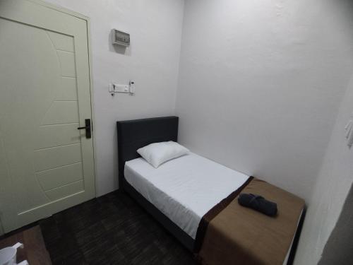 Nafeeza Roomstay — hotel in Jertih