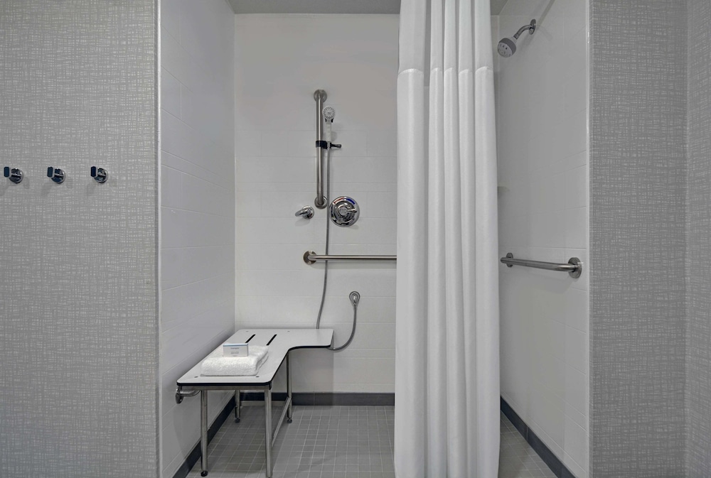 Hampton Inn & Suites MacClenny I 10 - photo 25