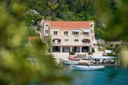 Apartmani Ponta — 4-Star Luxury Hotel in Ston, Croatia