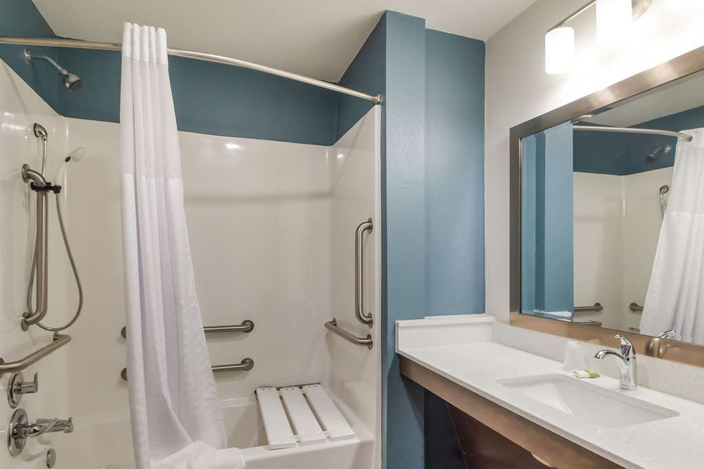 WoodSpring Suites Lake Jackson - photo 21