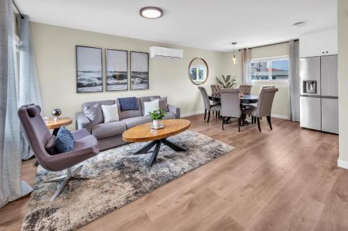 Ultimate Oceanside Retreat Tower 9 Across from the Beach — 4-Star Luxury Hotel in Oceanside, United States