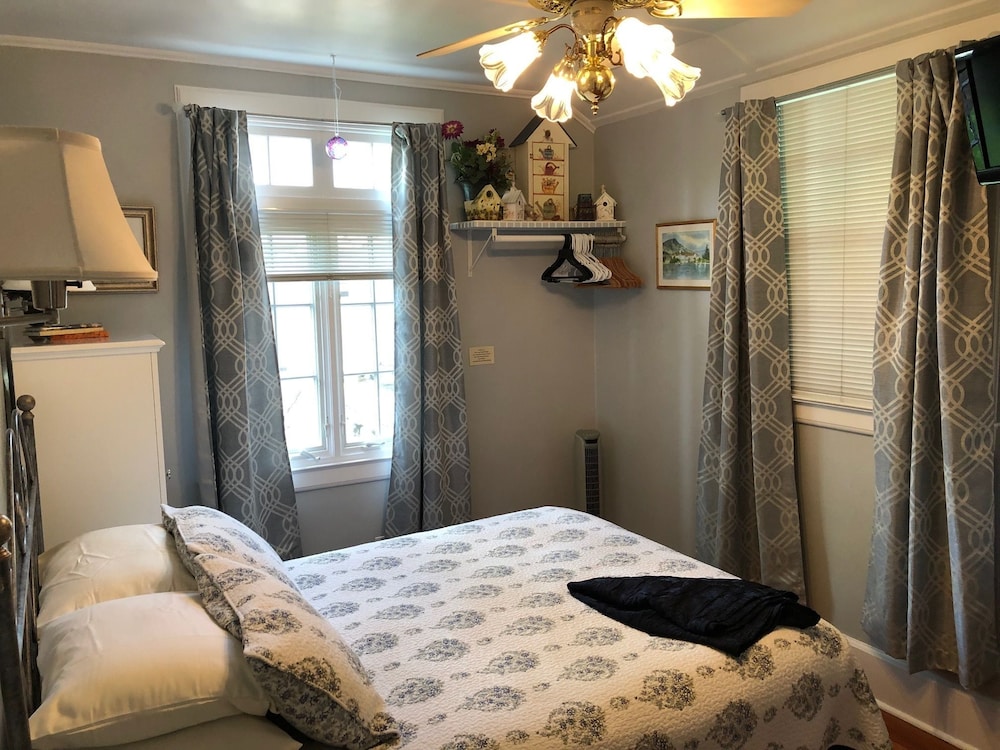 Boathouse Waterfront Lodging - photo 8