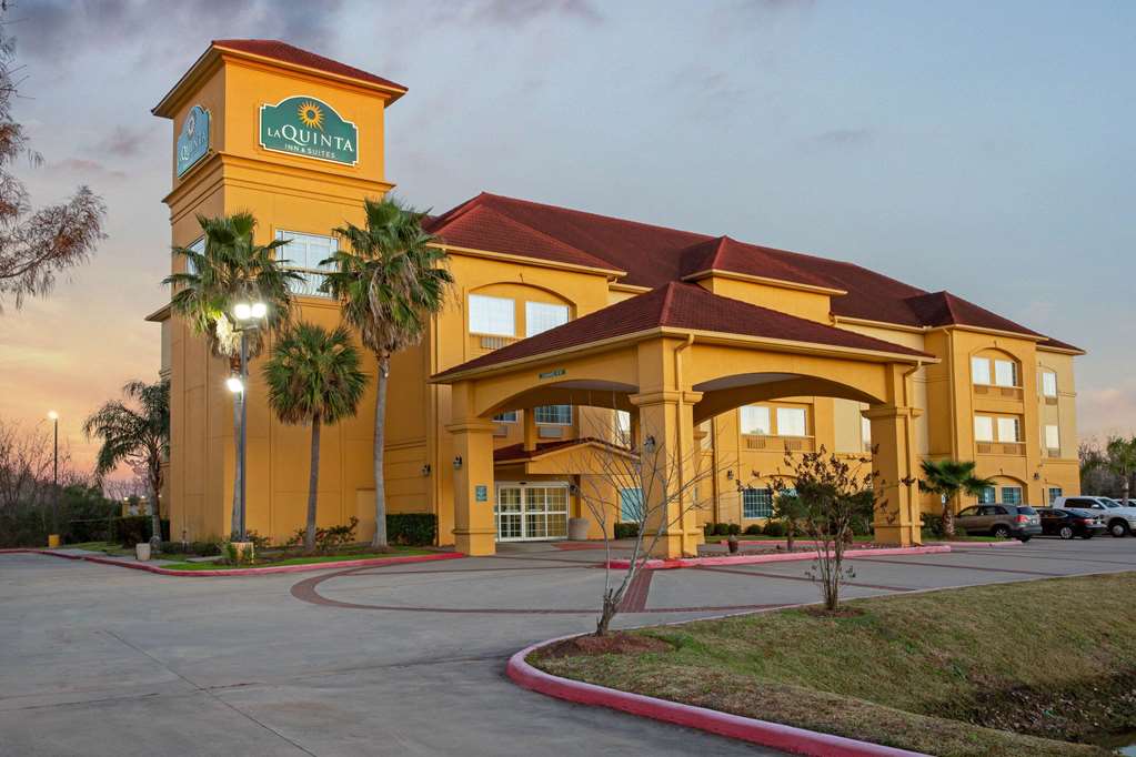 La Quinta Inn & Suites by Wyndham Pearland Houston South - featured photo