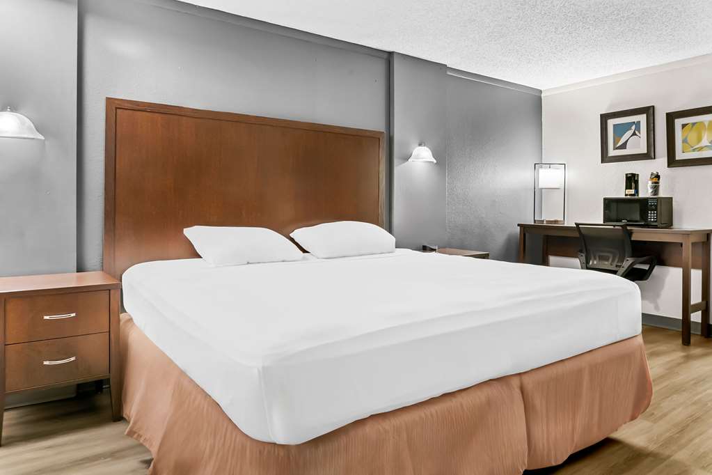 Rodeway Inn & Suites Saginaw I 675 - photo 16
