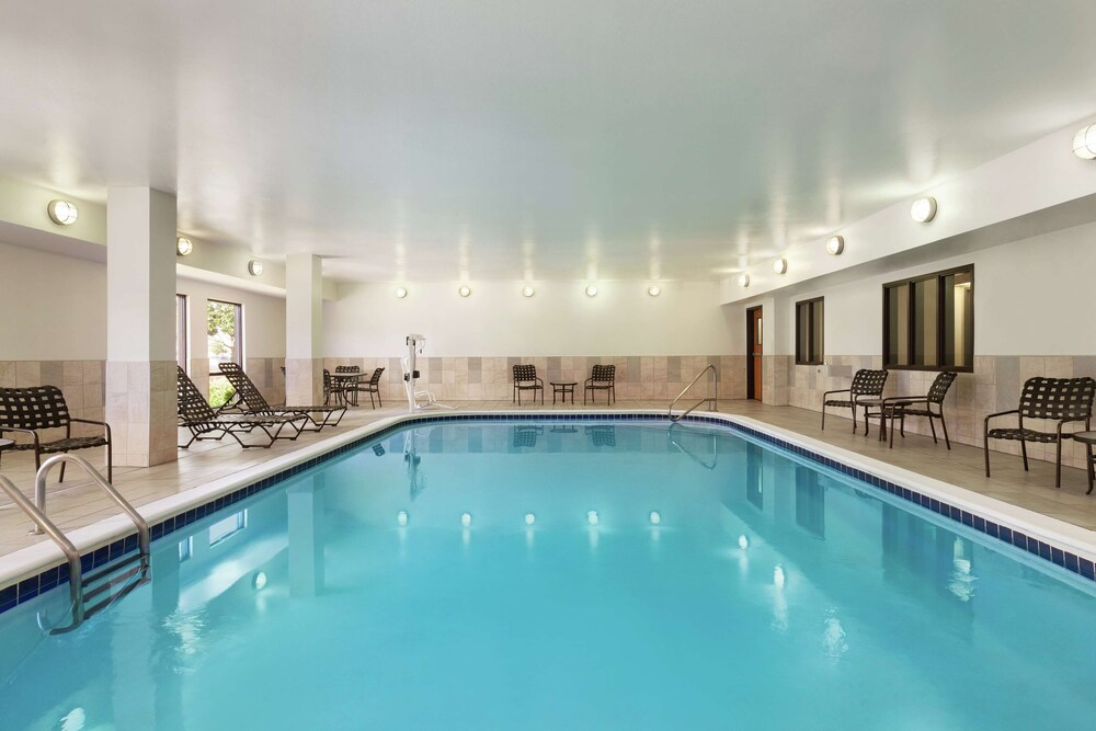 Hampton Inn Houston Stafford - photo 18