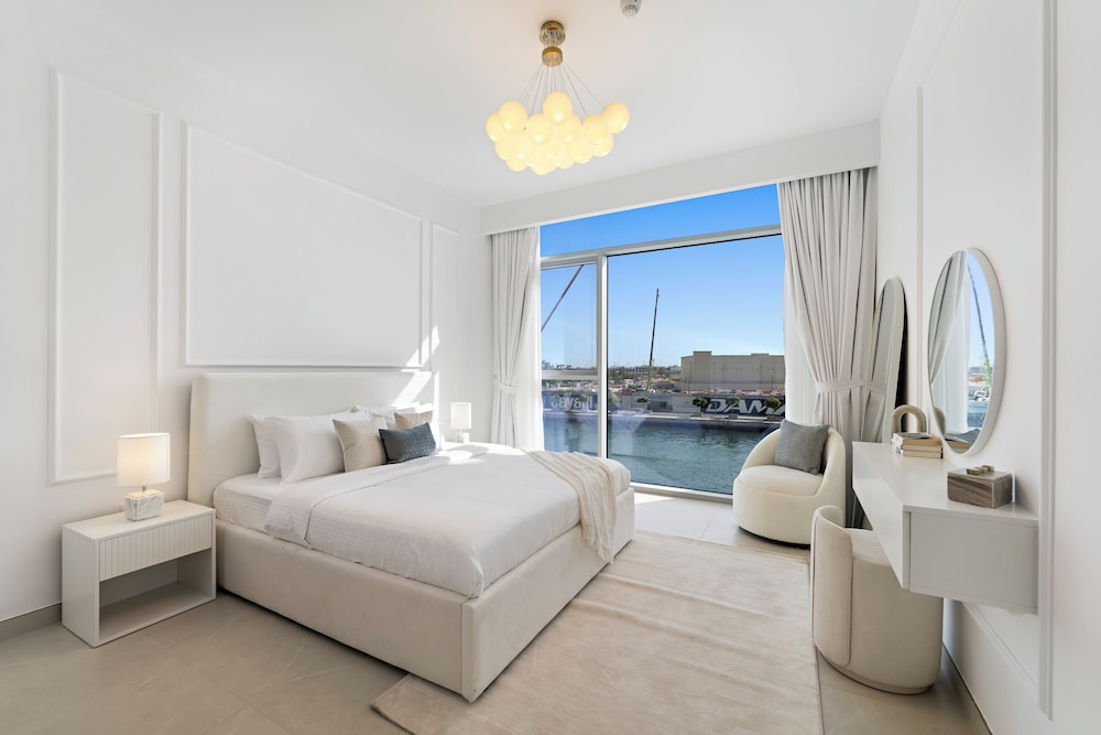 Jumeirah Waterfront Residences — 4-Star Luxury Hotel in Dubai, United Arab Emirates