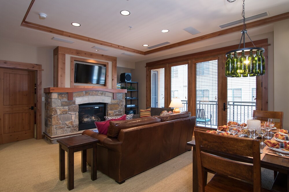 Catamount 306 in The Heart of Northstar Resort 2 Bedroom Condo — 4-Star Luxury Hotel in Truckee, United States