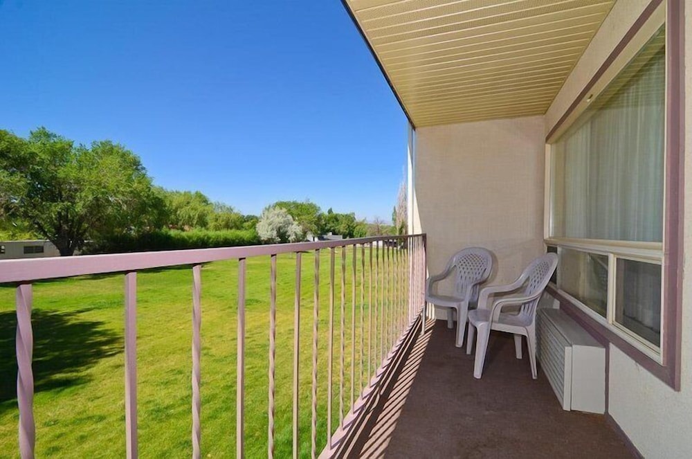 Red Arrow Inn & Suites a Travelodge by Wyndham - photo 12