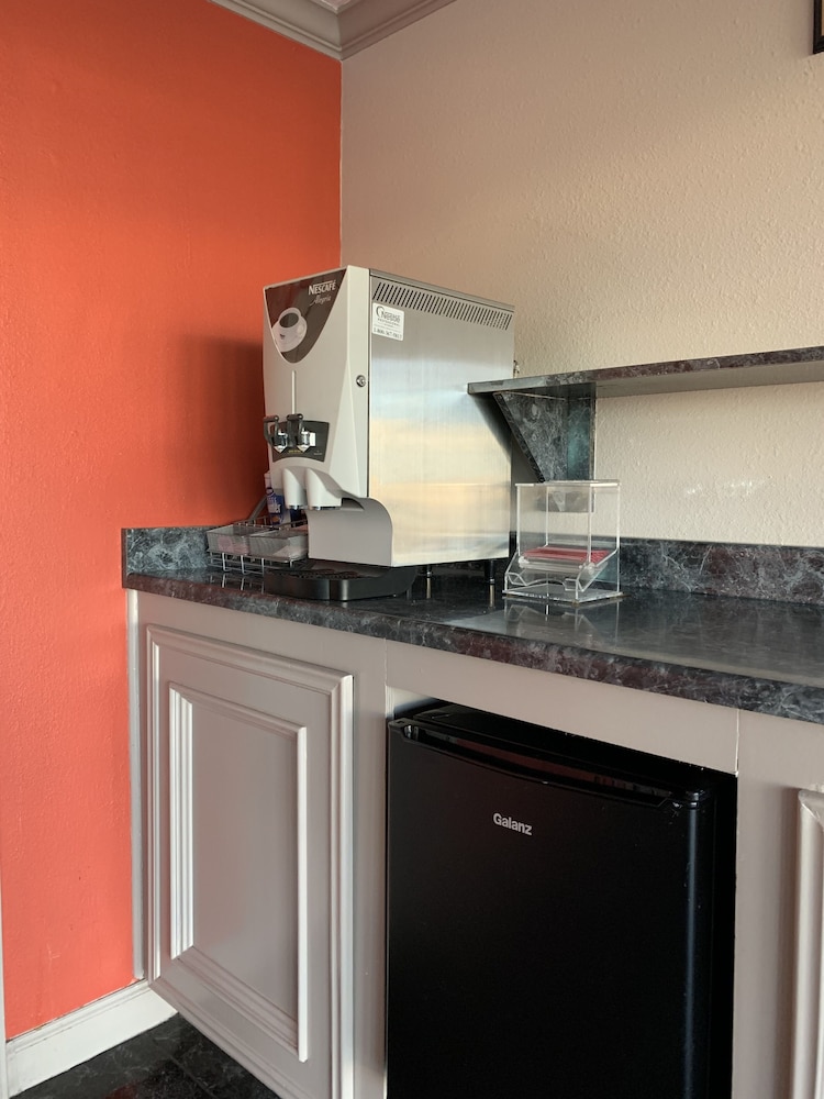 Americas Best Value Inn Houston Hobby Airport - photo 16