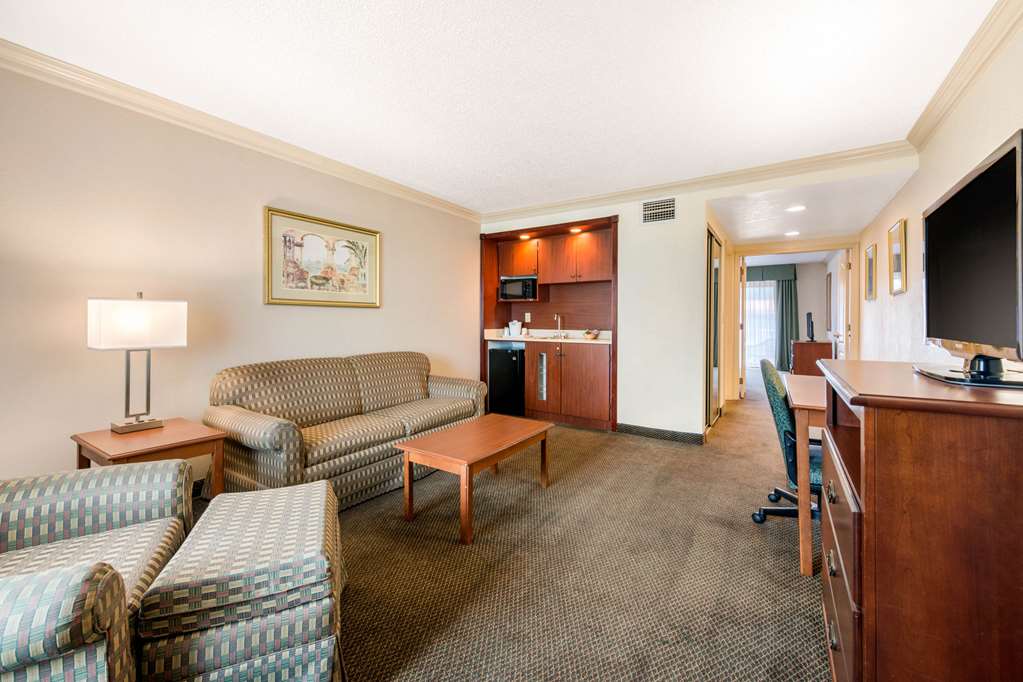 Quality Inn & Suites Tarpon Springs South - photo 22