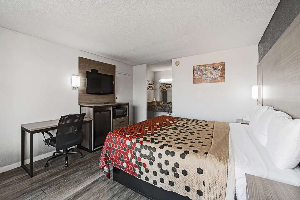 Econo Lodge And Suites Bricktown - photo 9