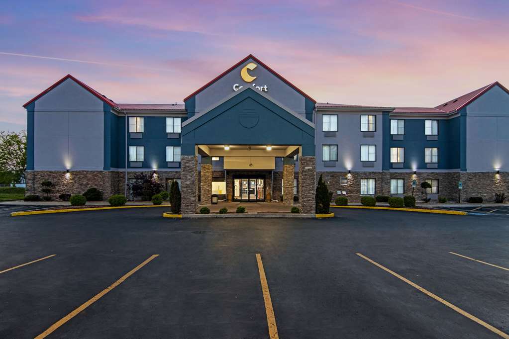 Comfort Suites near I 80 and I 94 - photo 4