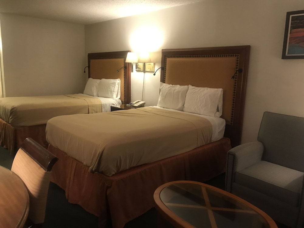 Travelers Inn & Suites - photo 7