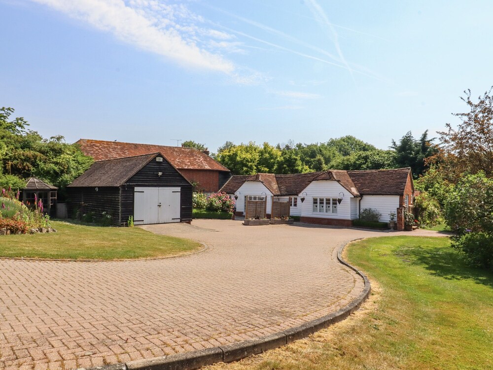 Oast Cottage — 4-Star Luxury Hotel in Maidstone, United Kingdom