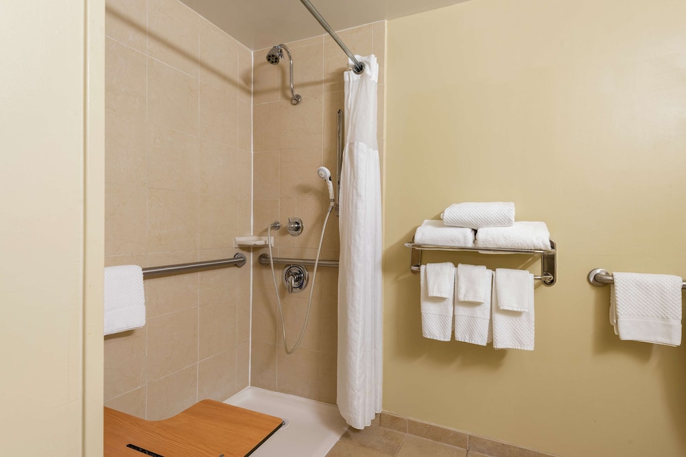 DoubleTree by Hilton Hotel Grand Rapids Airport - photo 51