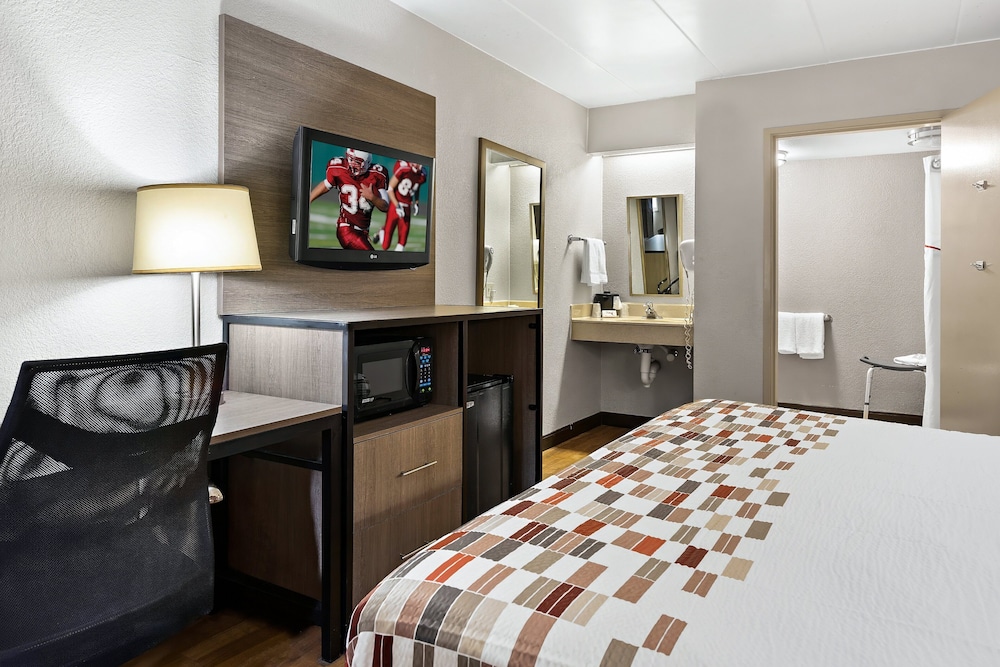 Red Roof Inn Cleveland Independence - photo 13