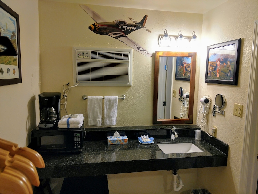 Amelia's Landing Hotel - photo 24