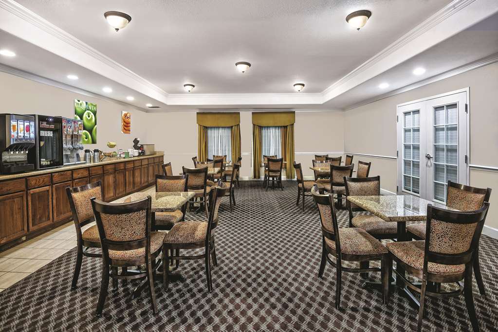La Quinta Inn & Suites by Wyndham Stephenville - photo 16