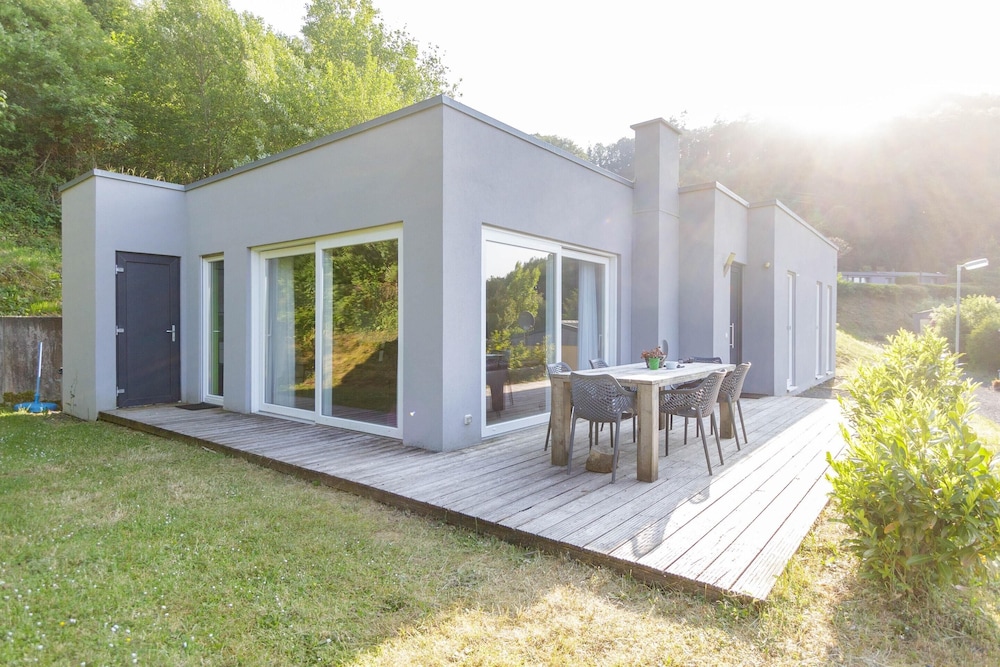 Nature Park Hillside Bungalow — 4-Star Luxury Hotel in Waxweiler, Germany
